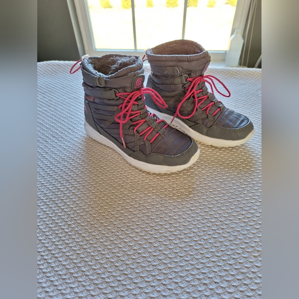 Kids Gray Winter Boots with Pink Laces